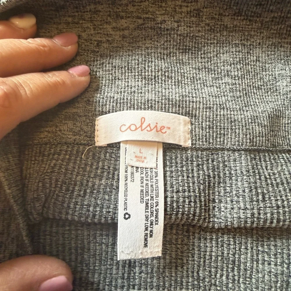 Colsie Heathered Gray Ribbed Bike Shorts - Picture 3 of 3